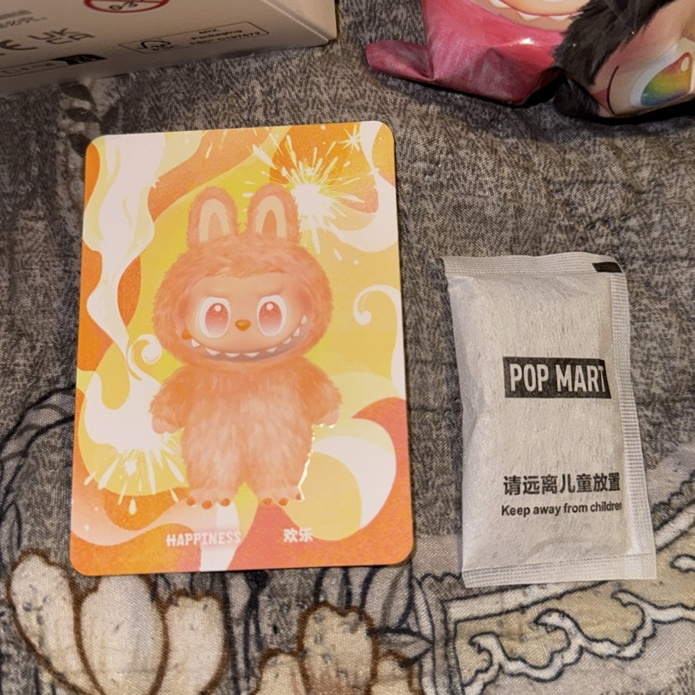 Pop Mart Labubu Big Into Energy (Happiness) - Picture 3 of 8